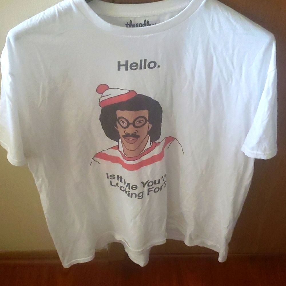 Where's Waldo, Lionel Richie t shirt